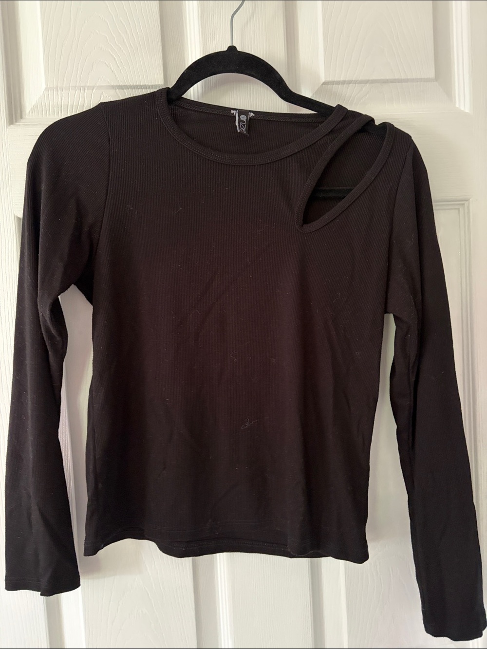 Onzie Black Long-Sleeve Top with Shoulder Cutout